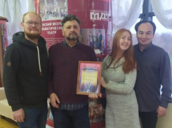 «Вот мы и запели»: актеры ВМДТ успешно выступили на областном конкурсе «Поют артисты театров»  