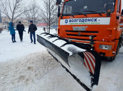 Кто и как в Волгодонске борется со снегом на улицах города