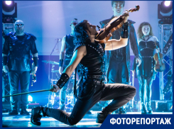 Зажигательное шоу устроил первый в мире танцующий оркестр в Волгодонске