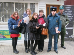 Пожары никто не отменял: в Волгодонске студенты-спасатели и сотрудники МЧС проводят профилактические рейды