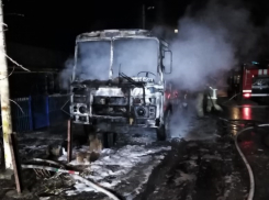 Автобус «ПАЗ» сгорел дотла в Старосоленом