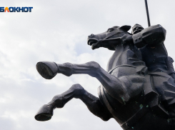 Генерал-великан на маленьком коне: как и за чей счет в Волгодонске появился памятник Якову Бакланову