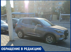 Из-за очереди машин за бензином автобусы не могут подъехать к остановке «Строителей»