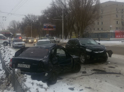 Около вокзала столкнулись два «Хендая» – читатель