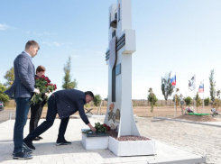 Губернатор Ростовской области почтил память героев СВО в Цимлянском районе