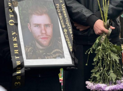 Волгодонск скорбит: город проводил в последний путь бойца СВО Никиту Манина