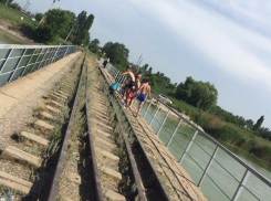 Полицейские и спасатели продолжают проводить рейды в местах отдыха подростков у водоемов в Волгодонске