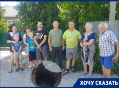 «Даже легендарный фотограф Волгодонска остался без туалета»: под боком у Водоканала в переулке Лесном пять лет не работает канализация 