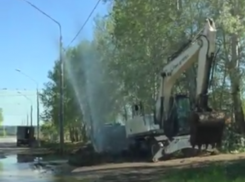 Очередной «коммунальный фонтан» забил возле морга Волгодонска