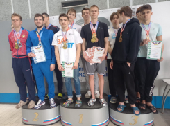 35 медалей на личных дистанциях и 7 медалей в эстафетах: как выступили волгодонские пловцы на областных соревнованиях