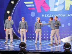 КВНщики насмешили зрителей Международной лиги шутками про влиятельного мэра Волгодонска и милдронат