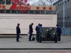 Еще одну военную пушку установили на площади Победы 