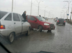В Волгодонске на мосту столкнулись  ВАЗ и «Шевроле Лачетти»