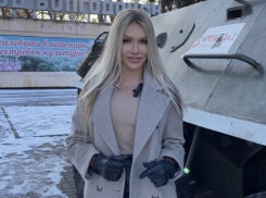 Ведущая рубрики «Блондинка за рулем» поздравила волгодонцев с 23 февраля