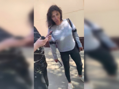 «Я тебе сяду на лицо»: агрессивная волгодончанка напала на прохожую из-за костюма