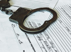 Волгодончанка в порыве злости избила мужчину и выбила ему глаз