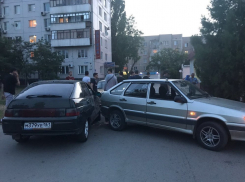 Молодежь на ВАЗах перекрыла движение возле «Комсомольца» в Волгодонске