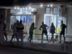 Пьяный дебошир избил девушку ногами на глазах у прохожих в Волгодонске