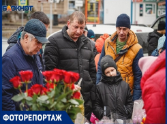 Цветы для милых женщин в Волгодонске оказались «золотыми»