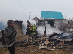 Снова электропроводка: огонь уничтожил домик бедного мужчины в Волгодонске