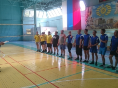 Полицейские Волгодонска выиграли зональные соревнования по волейболу