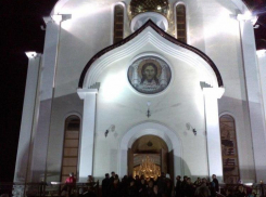 Волгодонцы встретили Пасху в верхнем приделе храма Рождества Христова