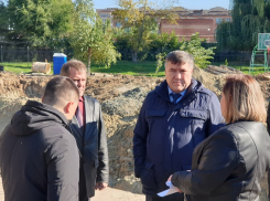 «Какая вонь!»: министр ЖКХ Солоницын предложил Волгодонску способ избавления от канализационных запахов