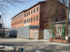 Житель Волгодонска изобрел гибрид кроссовок с мобильным телефоном