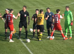 Равный футбол продемонстрировали ФК «Волгодонск» и команда из ДНР на стадионе «Труд»