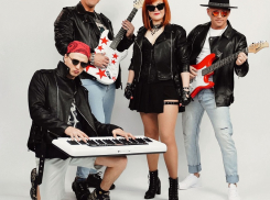 «Шоу двойников - Дискотека 90-х»: встретить Рождество весело и вкусно приглашает банкетный зал «Султан»  