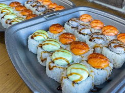 Роллы в шашлычной? Вкусные, еще и со скидкой!