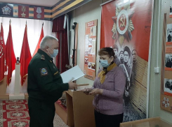 Спустя 77 лет дочь ветерана Великой отечественной войны получила боевые награды своего отца