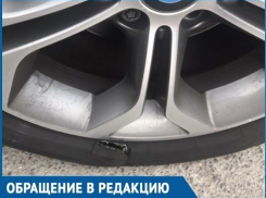 В Волгодонске водитель иномарки стала жертвой крупной ямы возле Комсомольца 