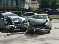 Волгодончанку увезли в БСМП после серьезной аварии возле Храма Рождества Христова