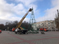 В Волгодонске приступили к украшению города к Новому году