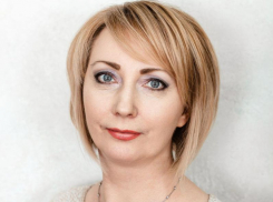 Премию в 50 тысяч рублей от губернатора получит педагог-психолог Елена Черепова из Волгодонска 