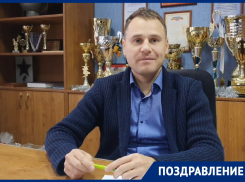 «Пусть новый год принесет счастье и мир»: Владимир Тютюнников поздравил горожан с наступающим Новым годом