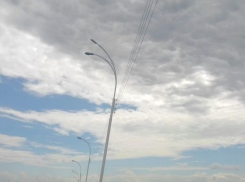  В Волгодонске на судоходном канале грозят упасть фонарные столбы