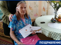 В Волгодонске 95-летие отметила ветеран Великой Отечественной войны Аполинария Затешилова