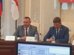 Прямо сейчас депутаты Волгодонска в здании мэрии принимают отставку главы администрации 