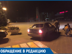 Заехавший на площадь Победы водитель возмутил волгодончанку