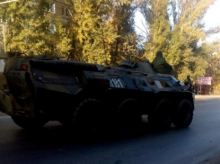 Разъезжающие по улицам Волгодонска БТР и военные грузовики напугали местных автомобилистов
