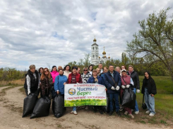 Две сотни горожан вышли на уборку берега Сухо-Соленовского залива 