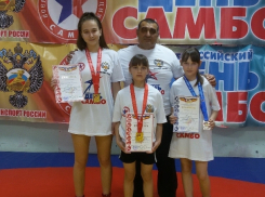 Три хрупкие девушки из Волгодонска заняли призовые места на открытом турнире по самбо