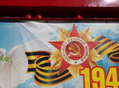 Вандалы изрезали ножом баннеры в честь Дня Победы в Волгодонске 