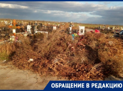 На кладбище №2 завалили мусором проходы и могилы