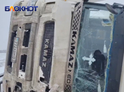 Завалились трансформаторы в прицепе: стали известны подробности падения фуры на дороге Волгодонск-Цимлянск