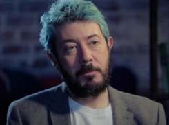 Известный на всю Россию блогер Артемий Лебедев прокомментировал ситуацию со спасшими Волгодонск от взрыва пенсионерами