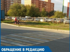 С чем ежедневно приходится сталкиваться молодой маме, провожая детей в детский сад