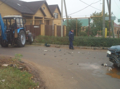 В Волгодонске в ДТП с трактором водитель ВАЗа получила сотрясение мозга 